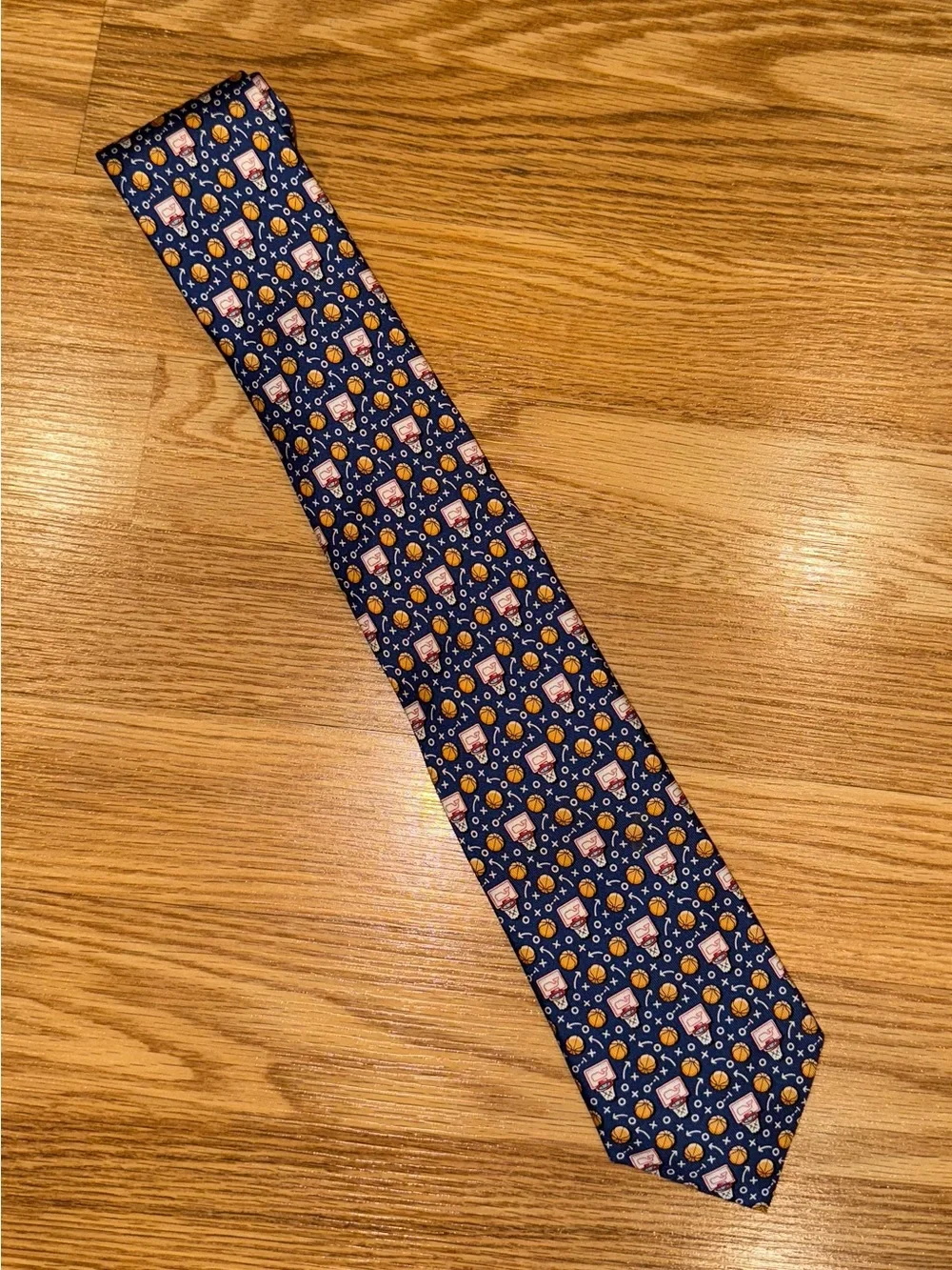 Vineyard Vines 100% Silk Navy Blue‎ Basketball Tie
